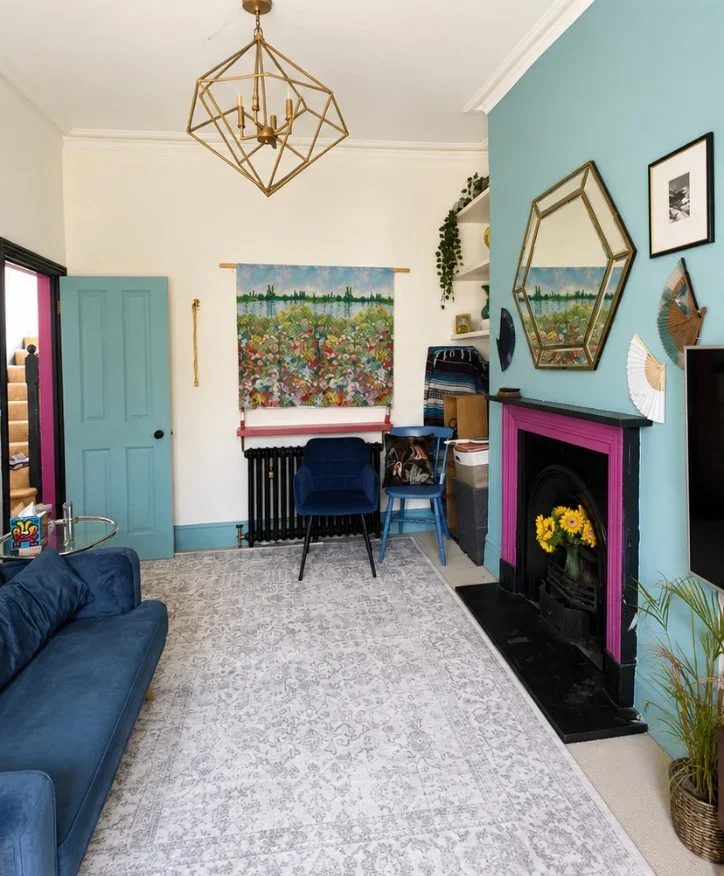 Flat Crewdson Road in Greater London
