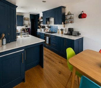 Flat Crewdson Road in Greater London
