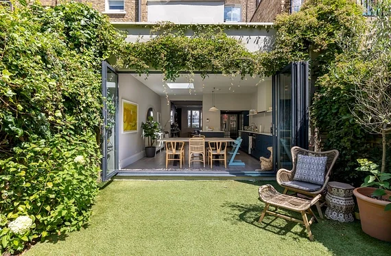 Flat Courtnell Street in City of Westminster