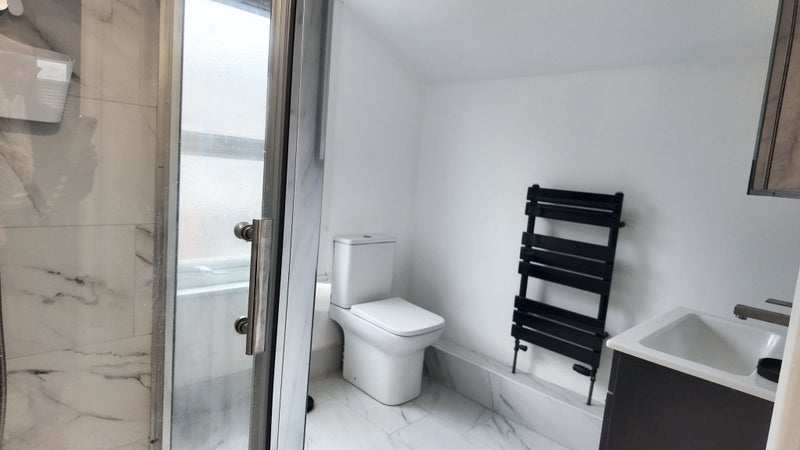 Room Kneller Road in Greater London