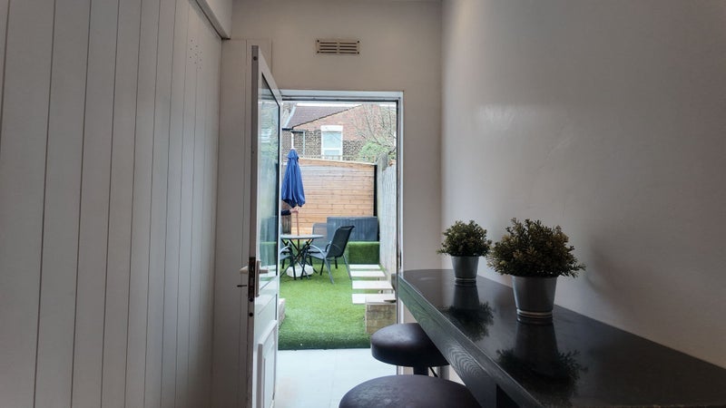 Room Kneller Road in Greater London