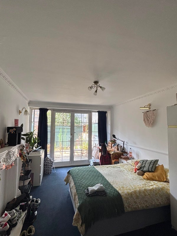 Room Clark Street in Greater London