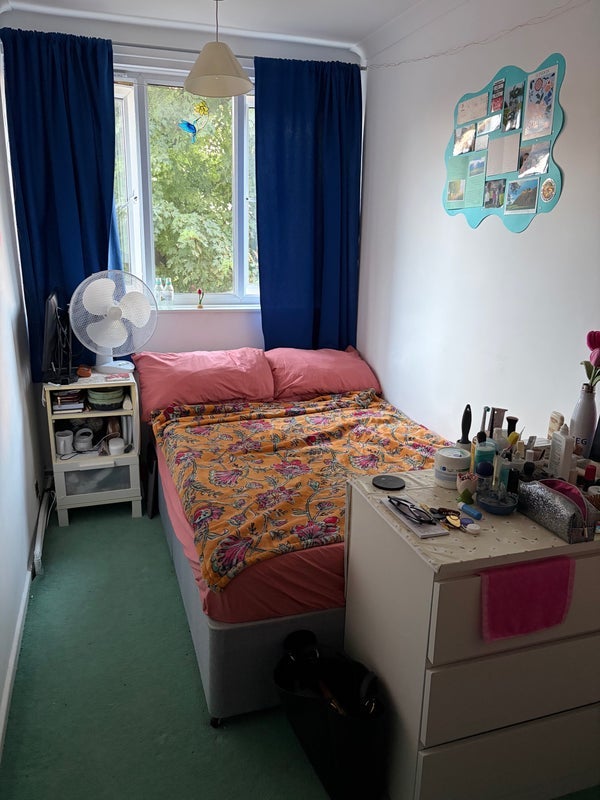 Room Clark Street in Greater London