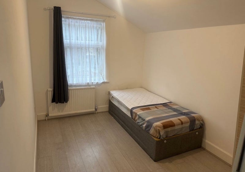 Room Bury Street in Greater London