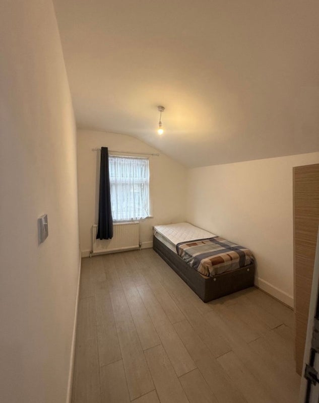 Room Bury Street in Greater London