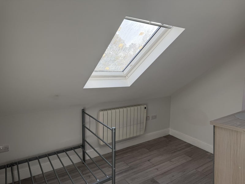 Room Shaftesbury Road in Greater London