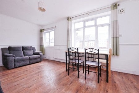 Flat Ripley Road in Greater London