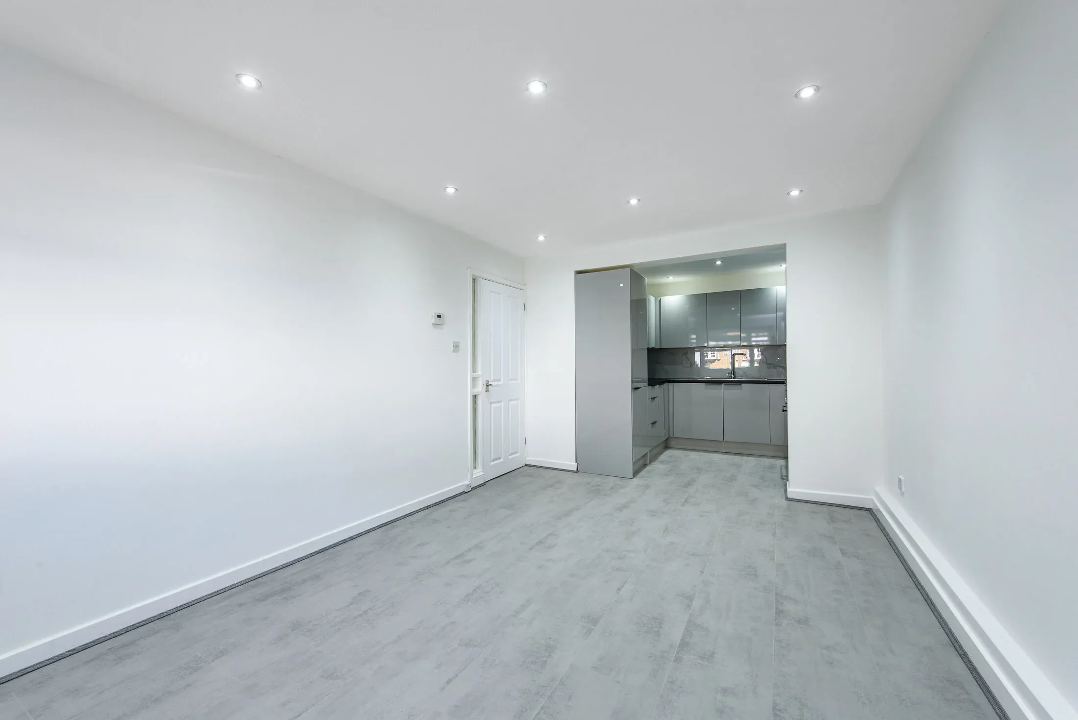 Flat Wellhouse Lane in Greater London