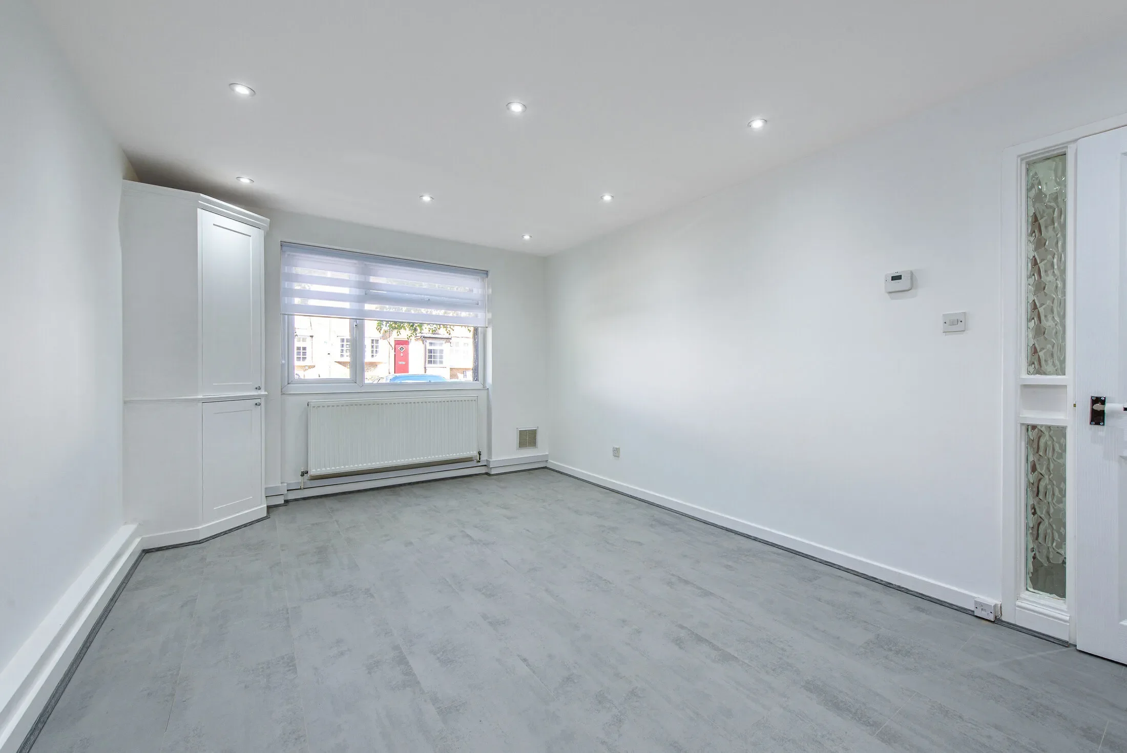 Flat Wellhouse Lane in Greater London