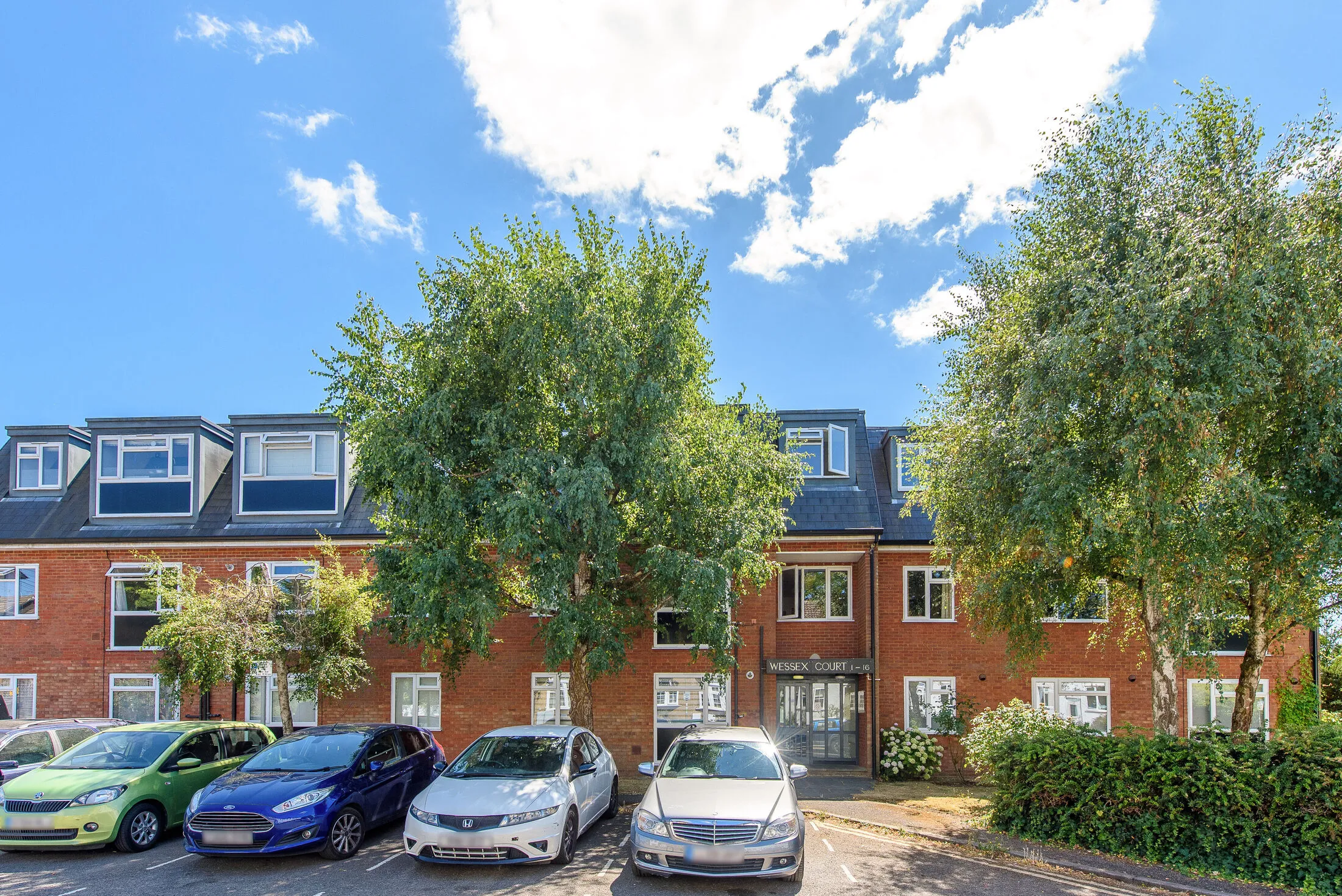 Flat Wellhouse Lane in Greater London