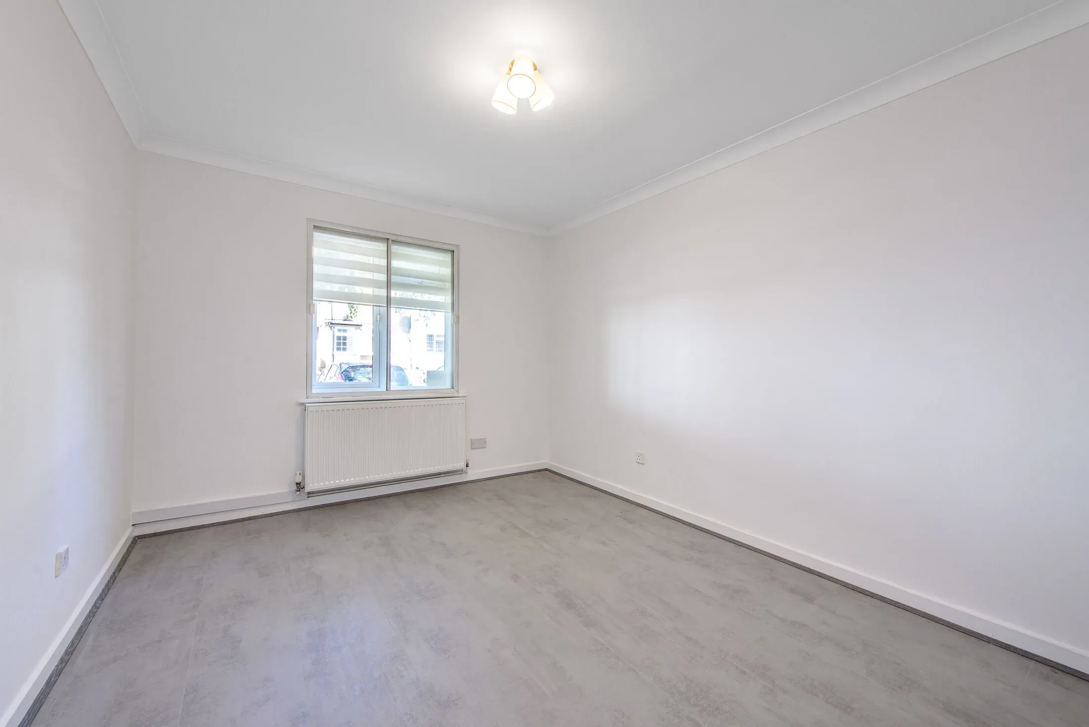 Flat Wellhouse Lane in Greater London