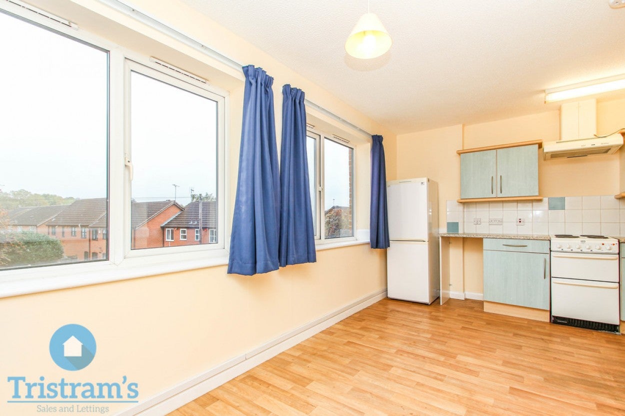Flat Hawton Crescent in Nottingham