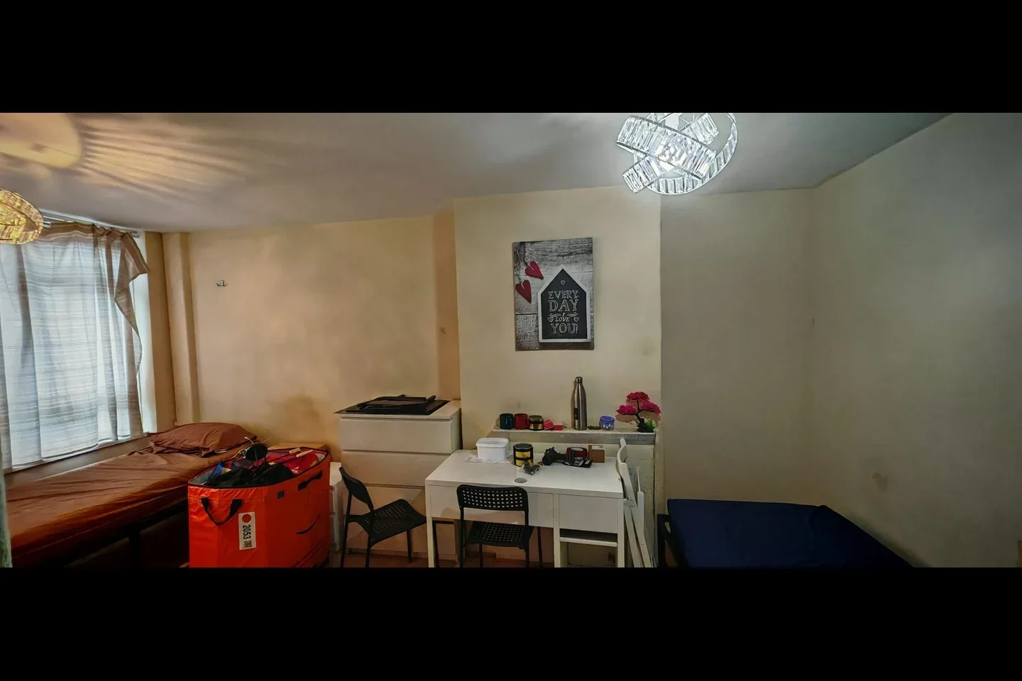 Room Manchester Road in Greater London