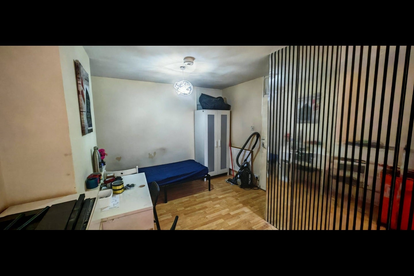 Room Manchester Road in Greater London
