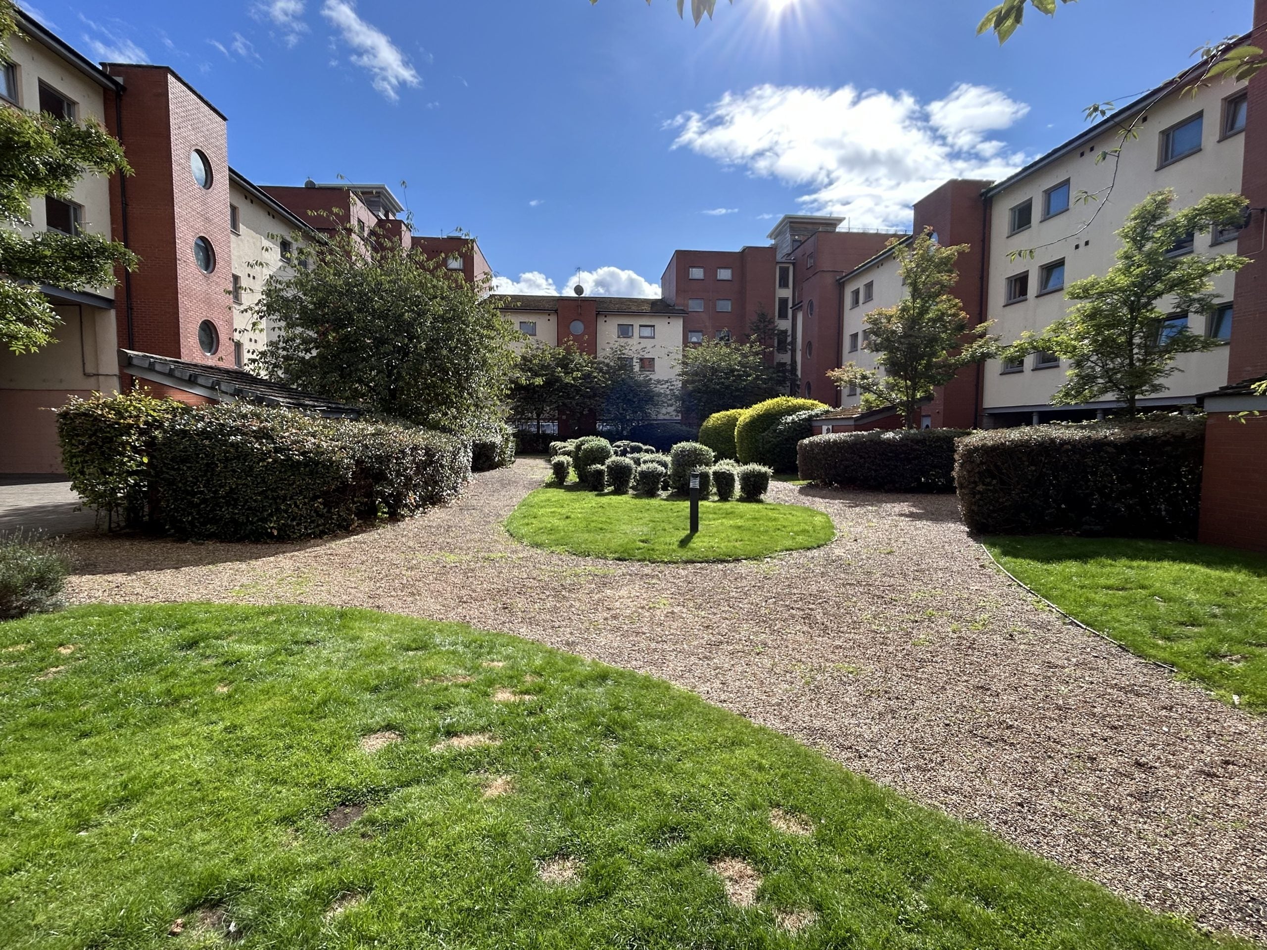 Flat Orchard Hill in Greater London