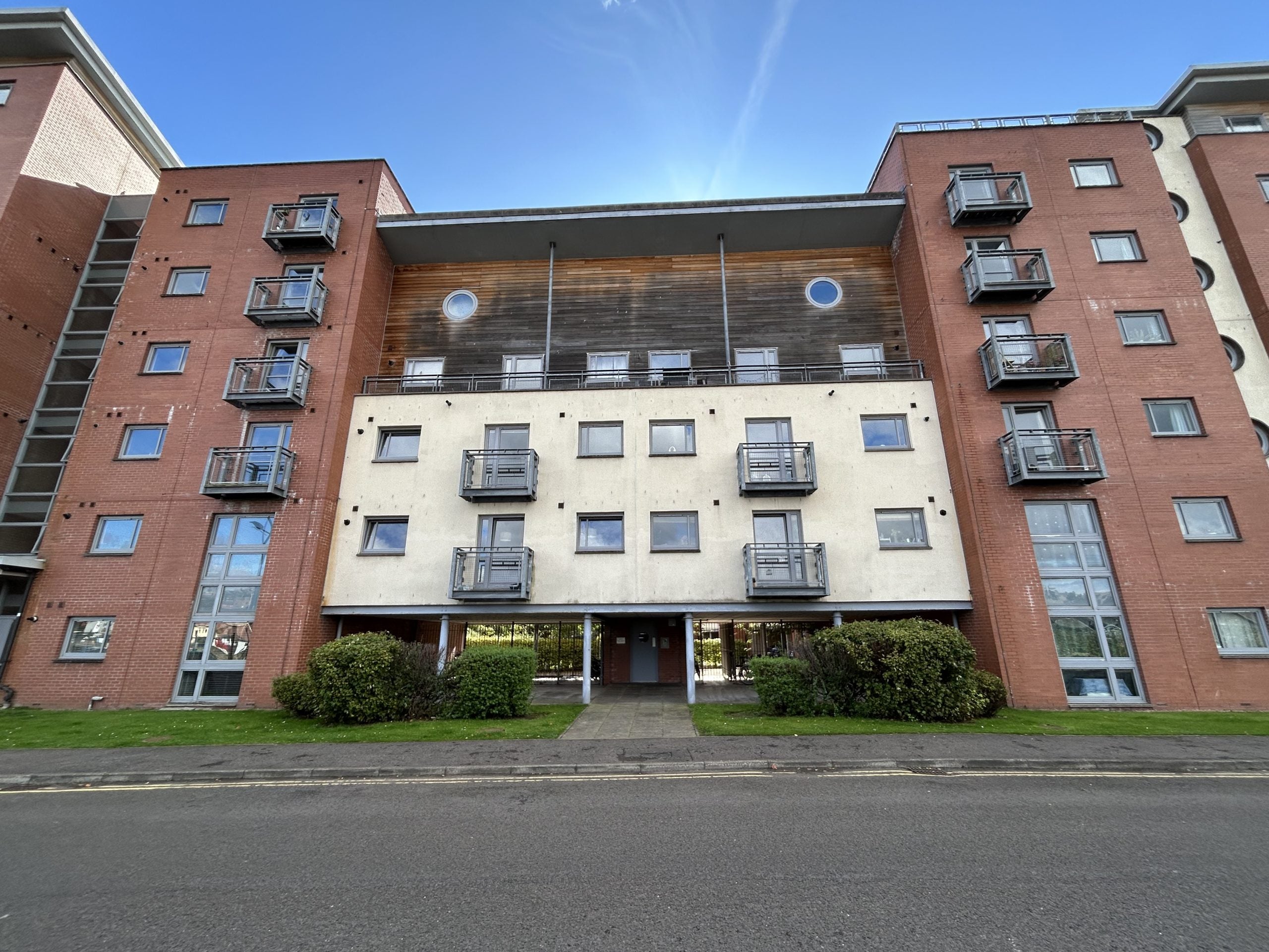 Flat Orchard Hill in Greater London