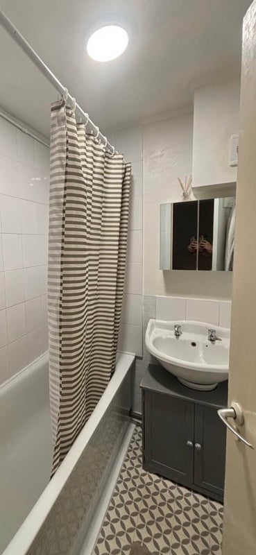 Room Bedford Road in Greater London