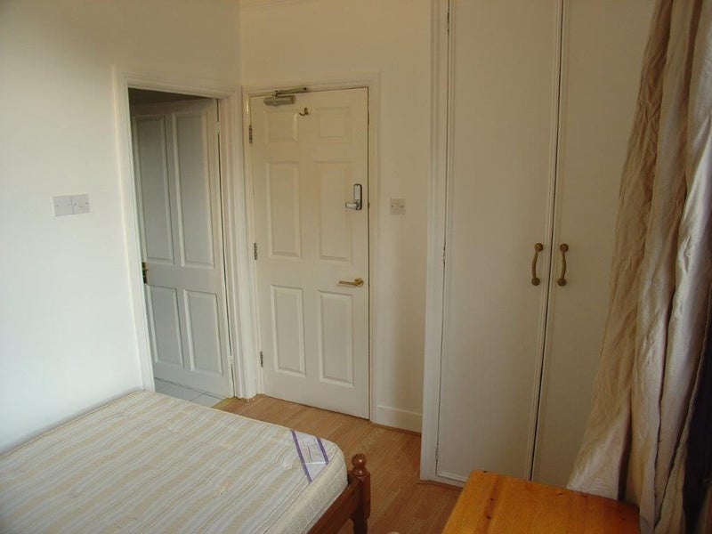 Room St Dunstan's Road in Greater London
