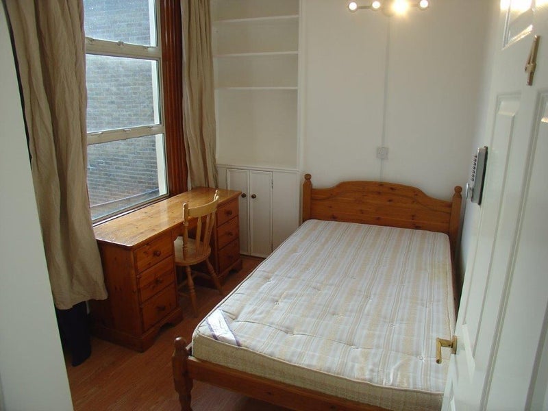 Room St Dunstan's Road in Greater London