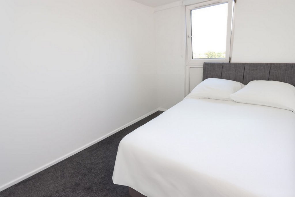 Room Globe Road in Greater London