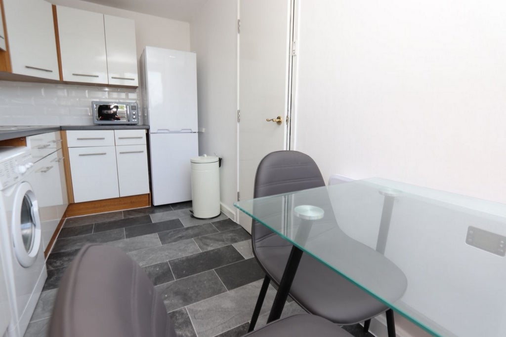 Room Globe Road in Greater London