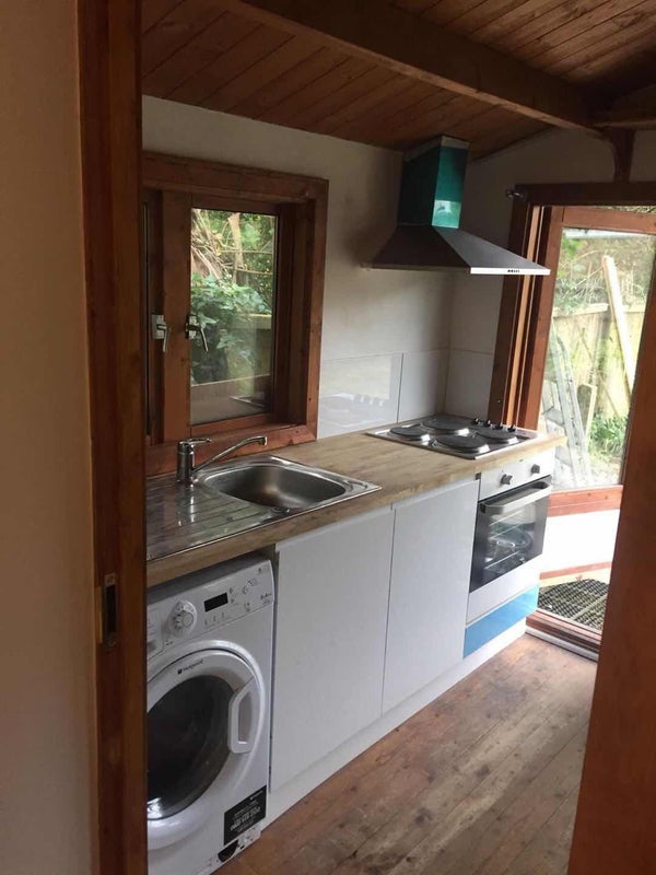 Flat Outram Road in Greater London