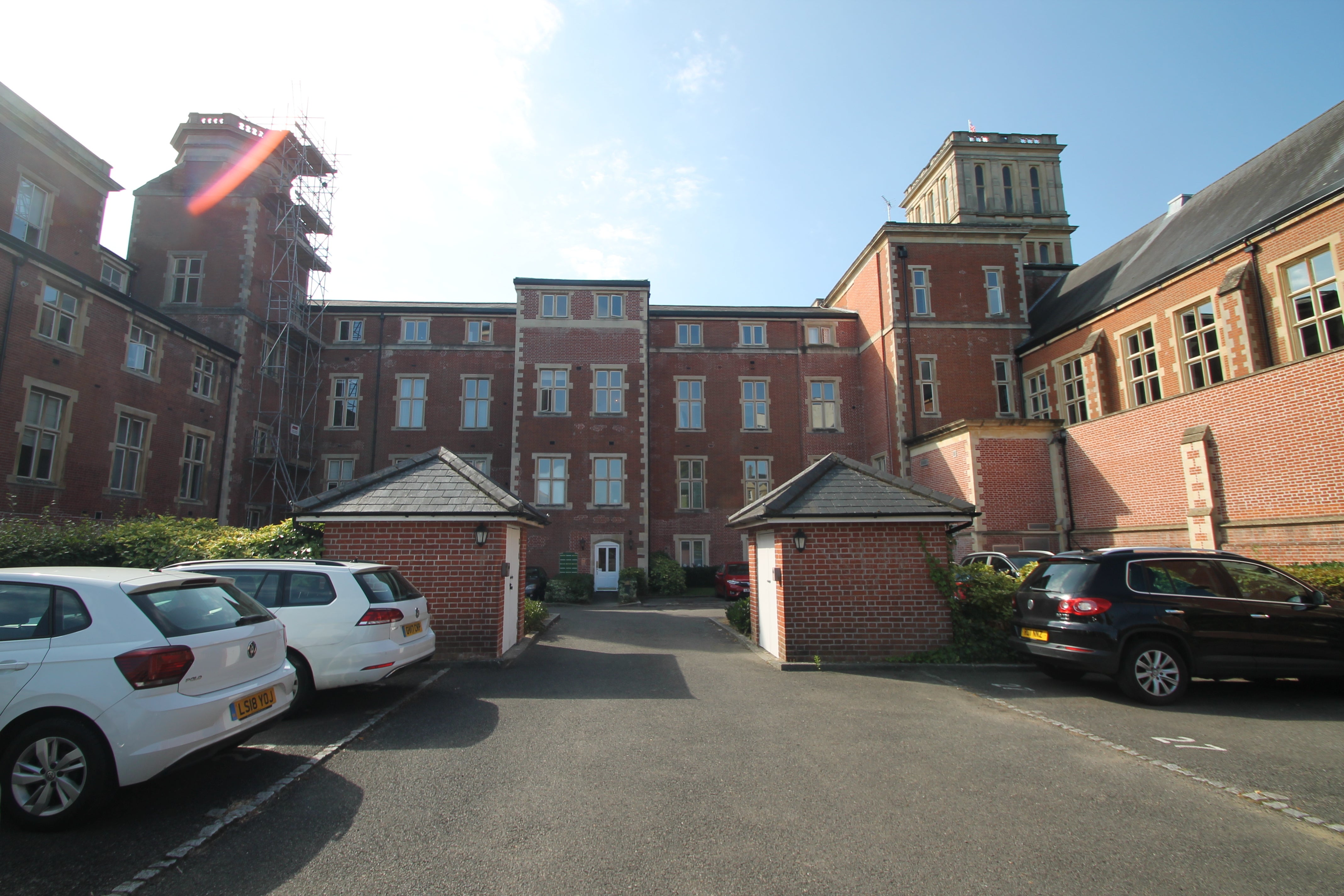 Flat Station Approach West in Reigate and Banstead