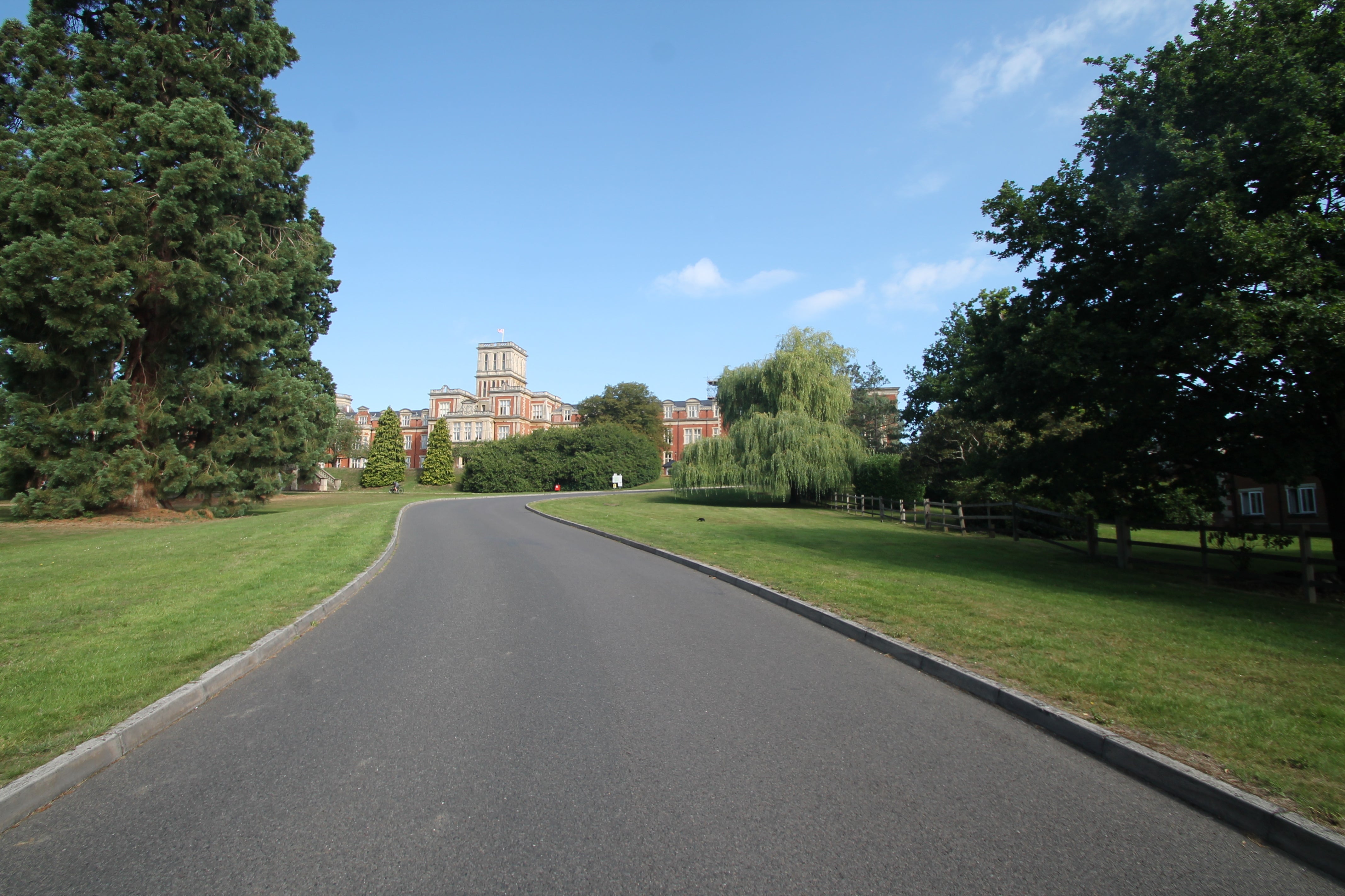 Flat Station Approach West in Reigate and Banstead