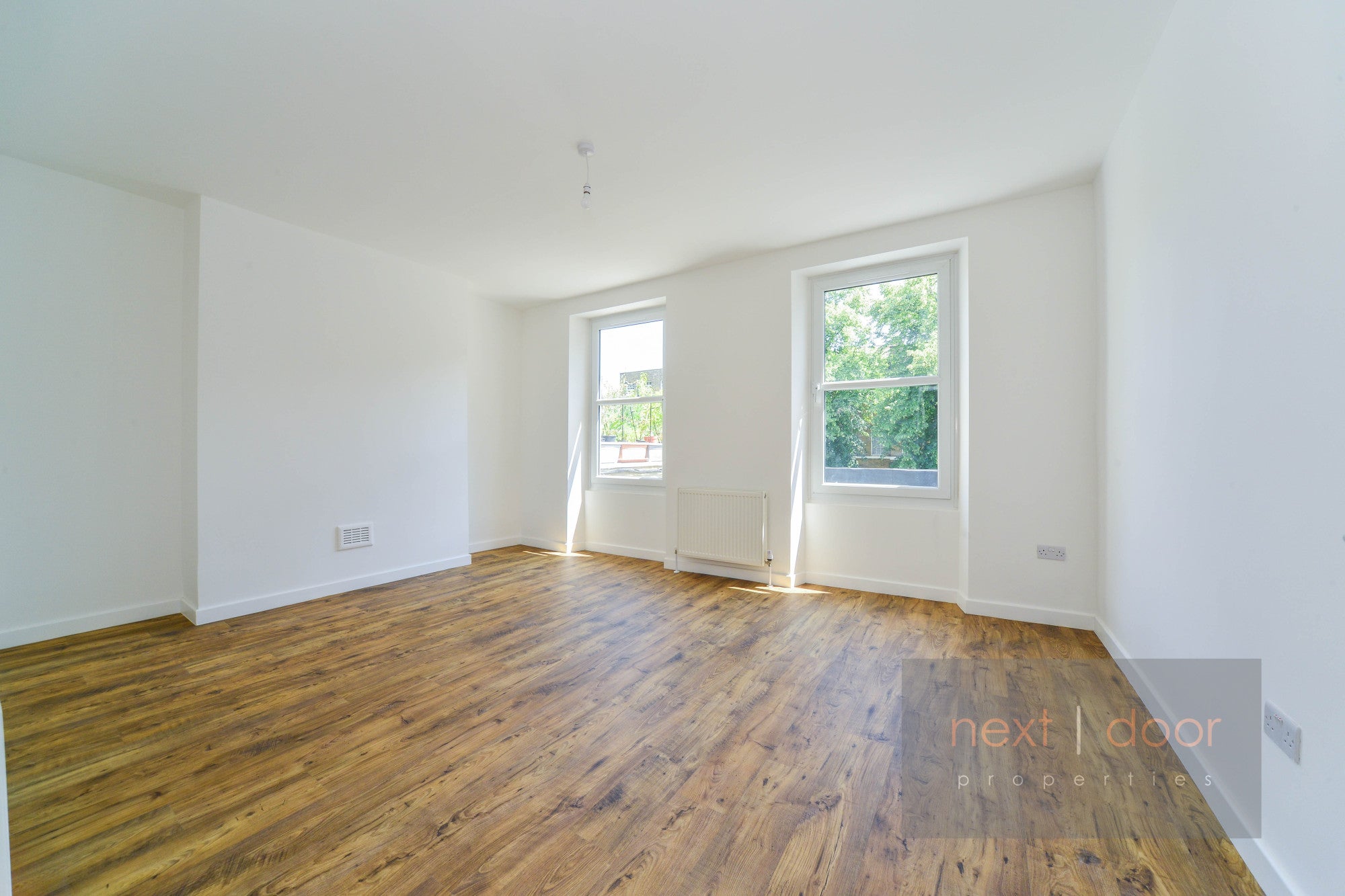 Flat Clapham Road in Greater London