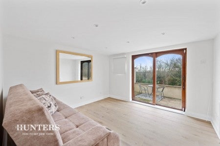Flat Dollis Hill Avenue in Greater London