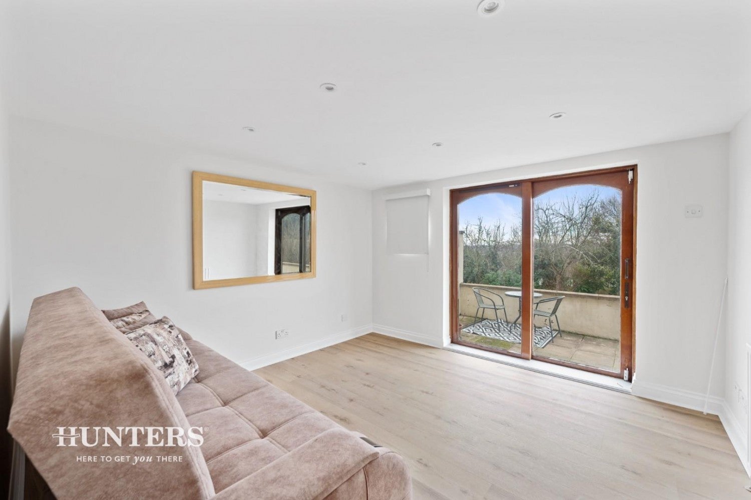 Flat Dollis Hill Avenue in Greater London