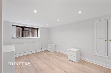 Flat Dollis Hill Avenue in Greater London