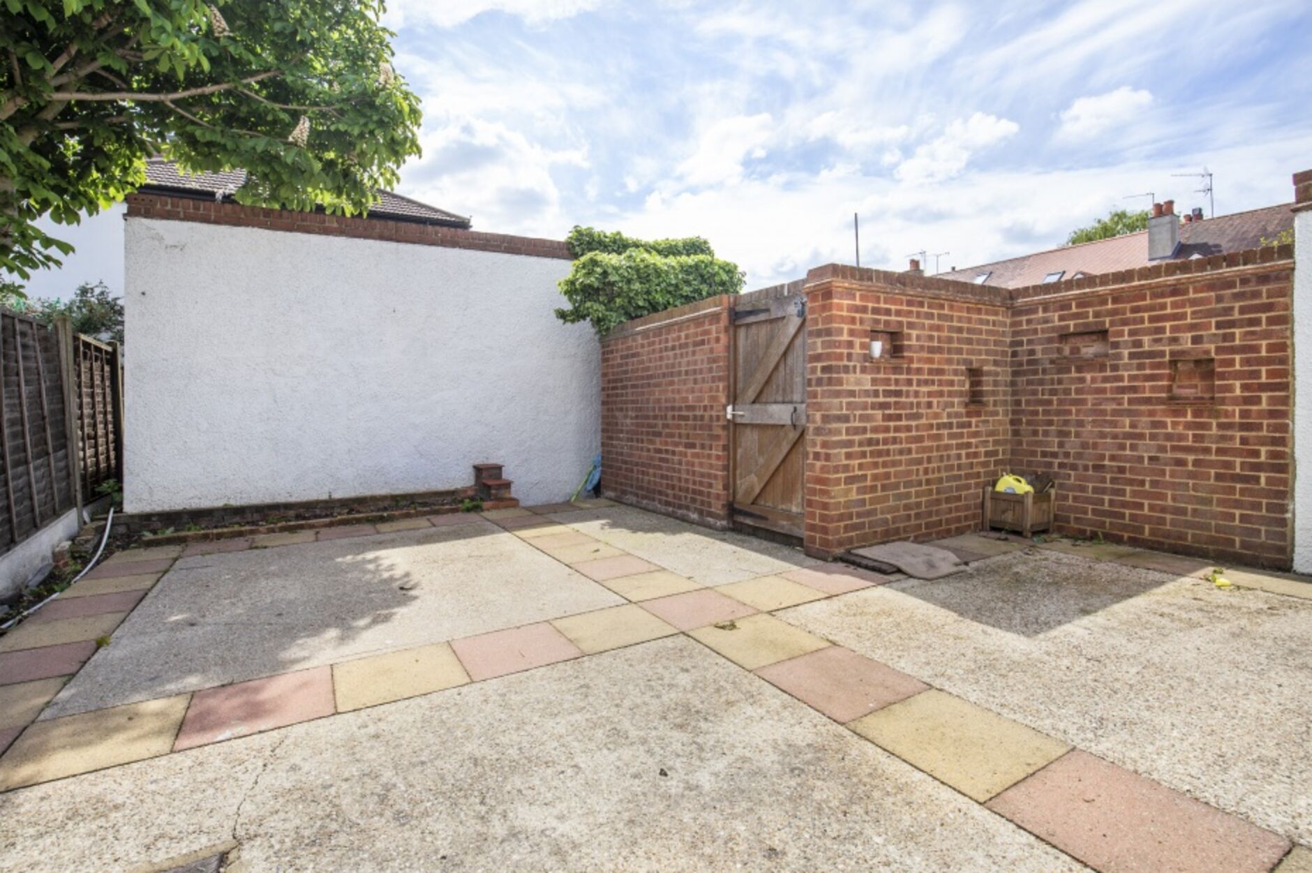 House Wendell Road in Greater London