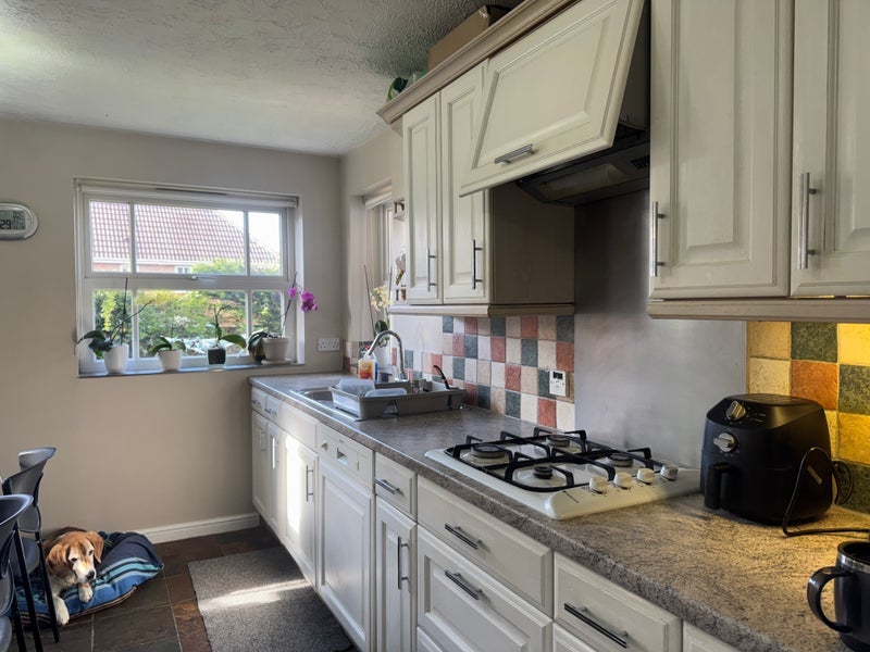 Room Pallingham Drive in Crawley