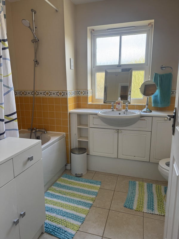 Room Pallingham Drive in Crawley