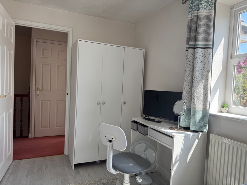 Room Pallingham Drive in Crawley