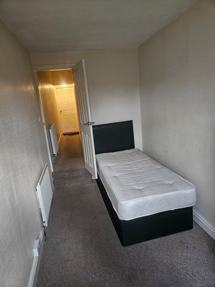 Room Hunter Street in East Staffordshire