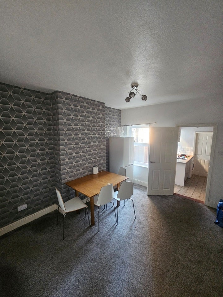 Room Hunter Street in East Staffordshire