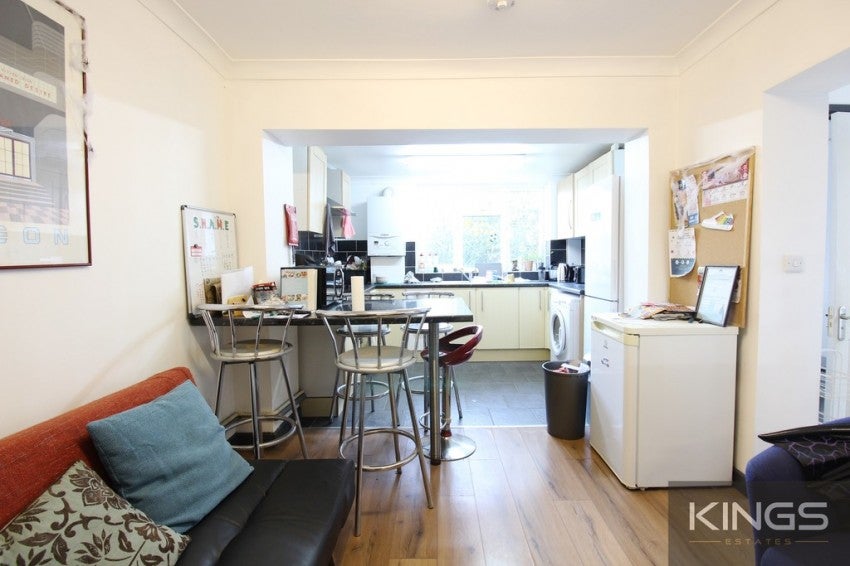 Flat Harefield Road in Southampton