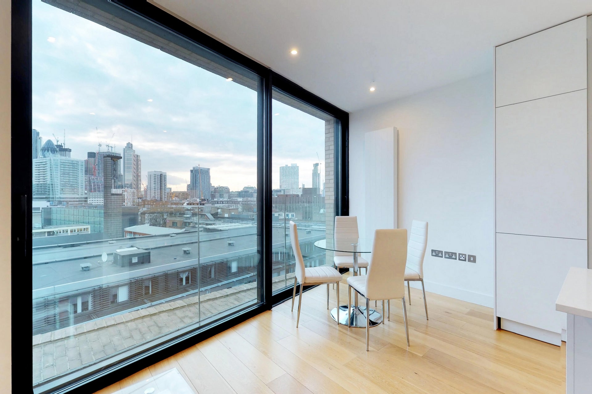 Flat Plumbers Row in Greater London
