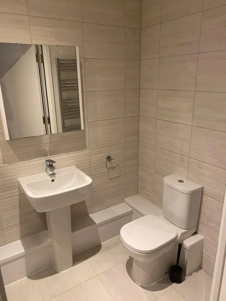 Flat Woodley Crescent in Greater London