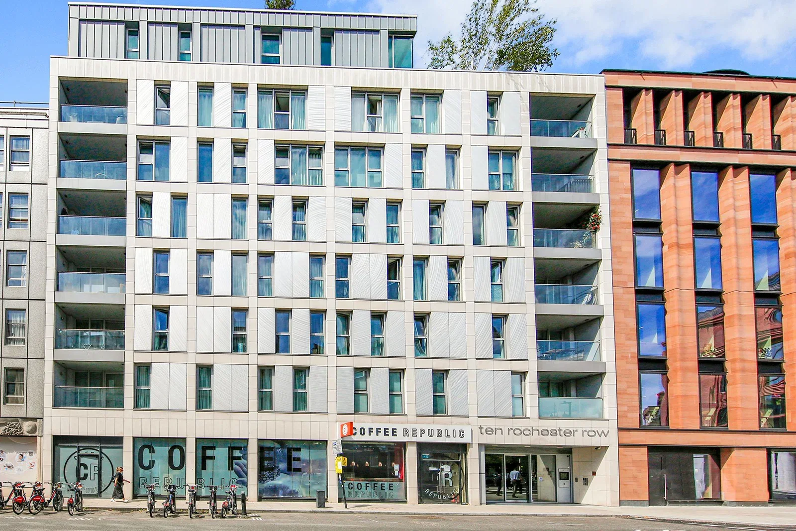 Flat Rochester Row in London