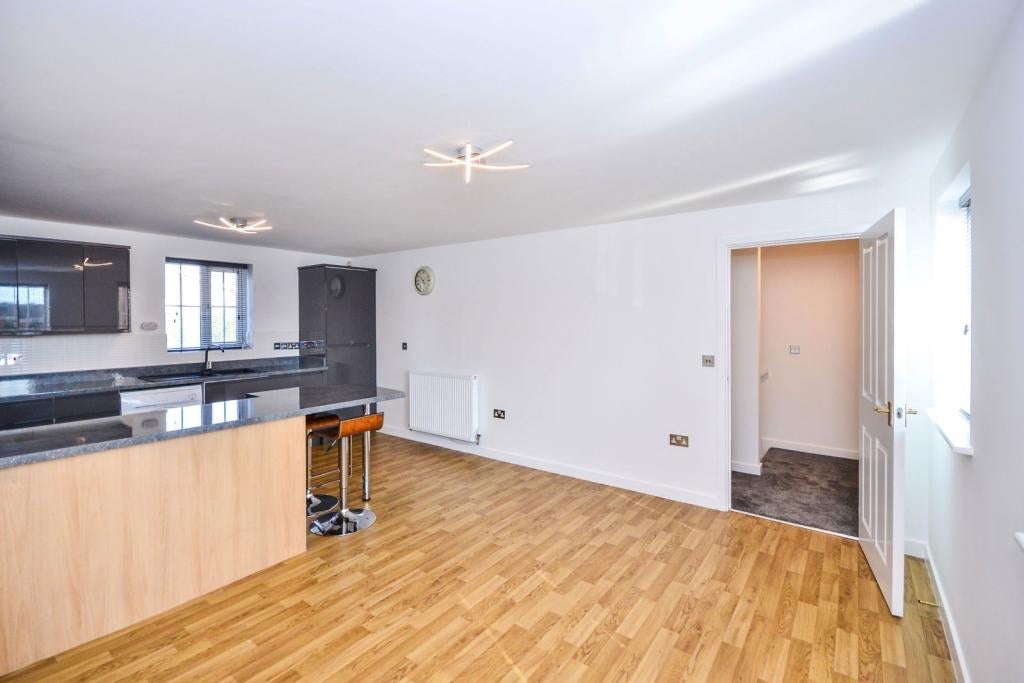 House Gresham Close in Ashfield