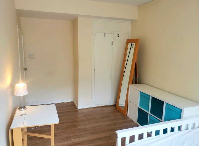 Room Churchill Gardens Road in City of Westminster