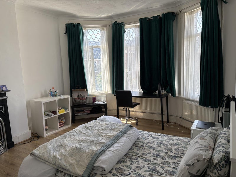 Room Denehurst Gardens in Greater London