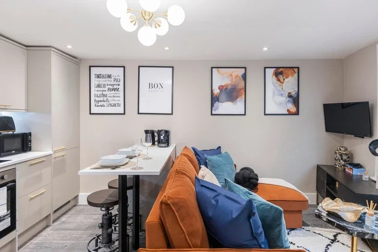 Flat Clifton Rise in Greater London
