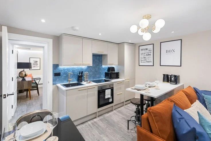 Flat Clifton Rise in Greater London