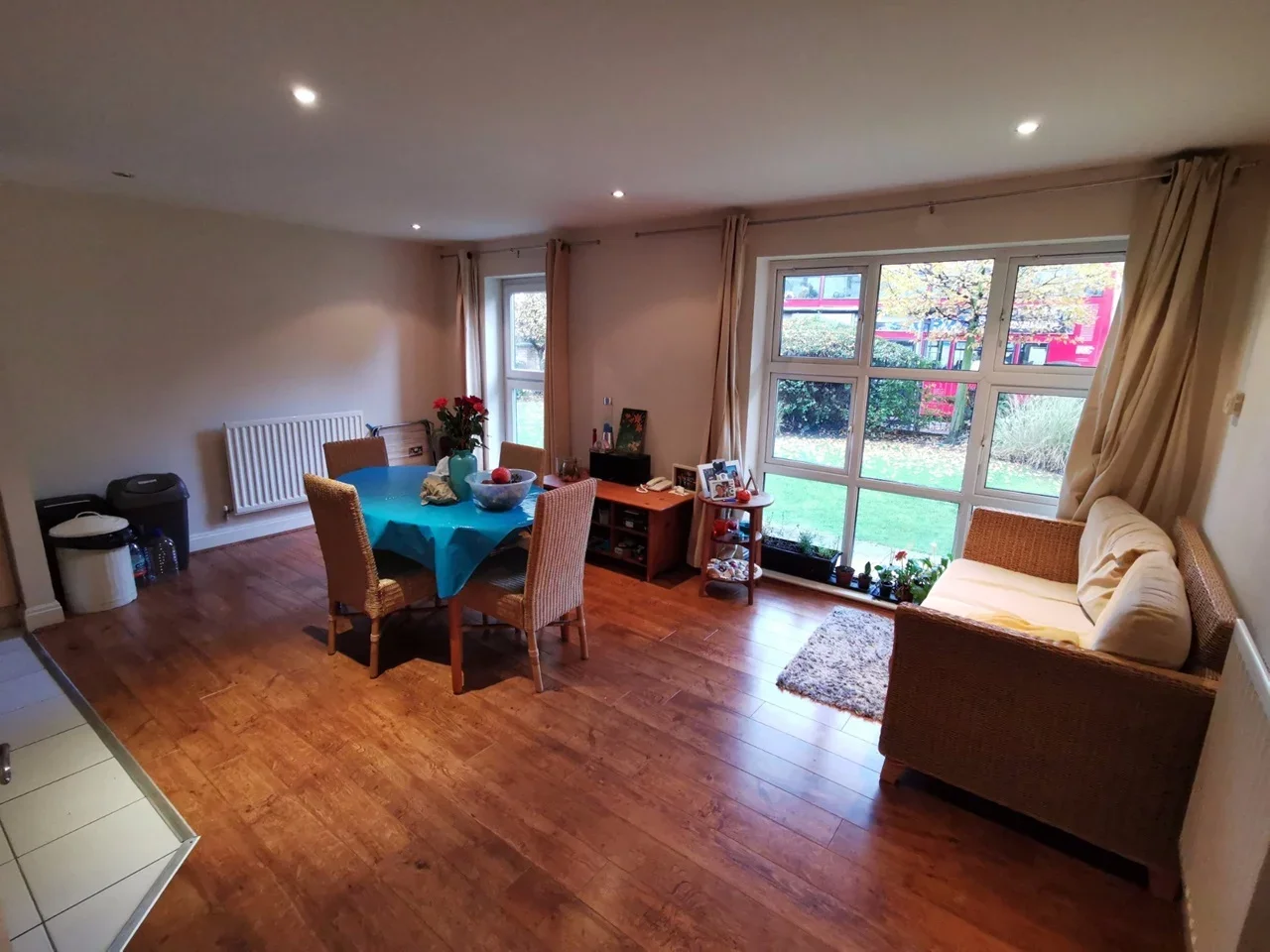Flat Kings Avenue in Greater London