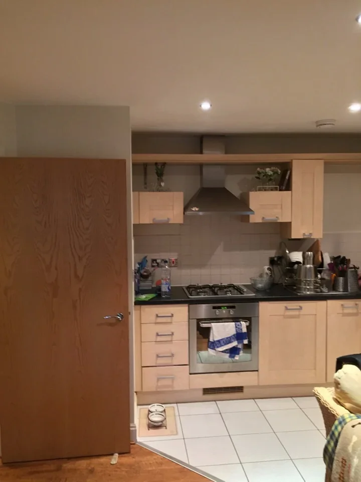 Flat Kings Avenue in Greater London
