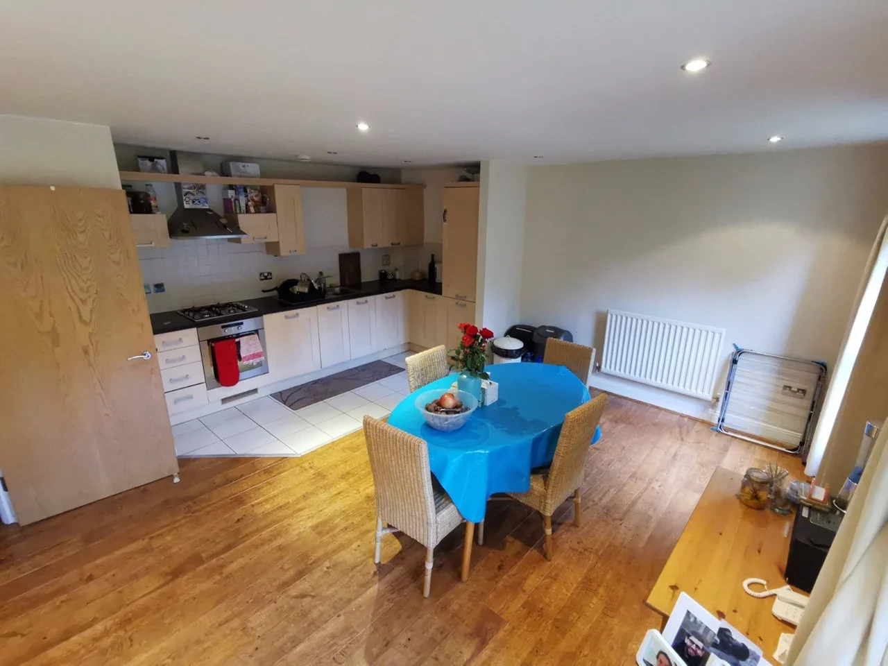 Flat Kings Avenue in Greater London